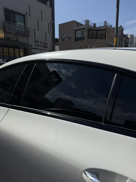 벤츠 CLS 63 amg 솔라가드 티타늄 썬팅 화이트 바디에 짙은 블랙 컬러로 중후함 PLUS+