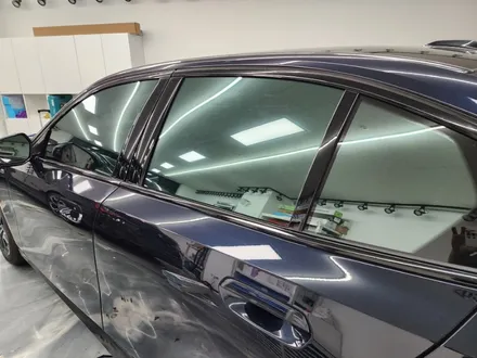 BMW 520i(G60) 8세대 카본블랙 솔라가드 퀀텀 농도 컬러감 반사필름의 정석!