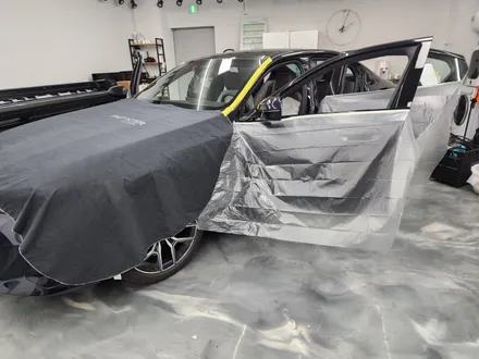 BMW 520i(G60) 8세대 카본블랙 솔라가드 퀀텀 농도 컬러감 반사필름의 정석!