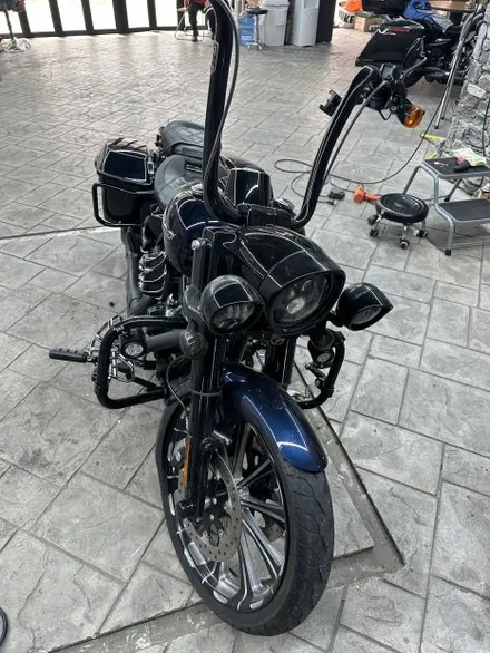 오산랩핑 할리데이비슨 로드킹 블랙에서 깨끗한 화이트로 랩핑작업하기 기변병 / 경기 화성