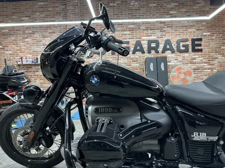 [용인,수원] 블랙 BMW R18에 금색으로 데칼 라인랩핑 포인트 얹어주기 / 경기 화성