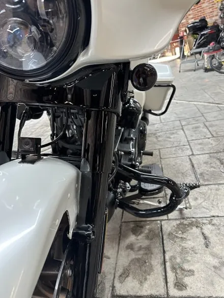 용인랩핑 할리데이비슨 스트리트글라이드 전체랩핑 화이트펄로 순정같은 퀄리티로 색바꿈 / 경기 화성