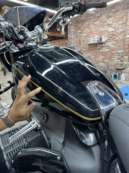 [용인,수원] 블랙 BMW R18에 금색으로 데칼 라인랩핑 포인트 얹어주기 / 경기 화성