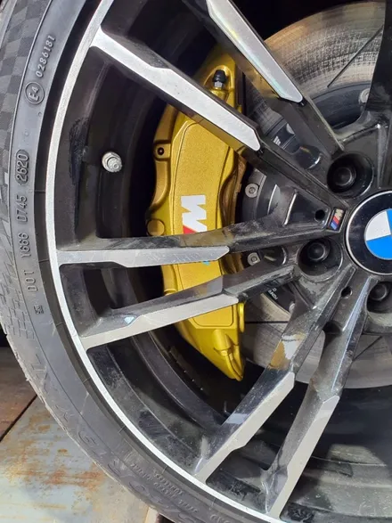 BMW g30 5시리즈 골드색상 캘리퍼도색 우레탄도색 / 안성, 평택, 오산