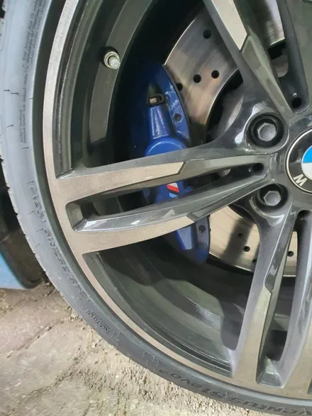 BMW M2 캘리퍼 도색 진행.  레드 그리고 형광 / 안성, 평택, 오산