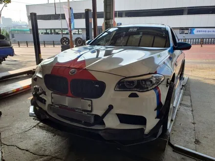 BMW M5 흰색 색상으로 캘리퍼 우레탄 도색. 안성 공도 / 안성, 평택, 오산