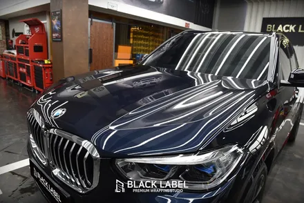 2022 BMW X5 40i 카본블랙 : KF-21 최상급 PPF 본넷 & 도어스텝 시공. 윈도우몰딩과 루프랙 크롬죽이기 랩핑 시공했어요. 하남PPF, 하남랩핑 시공전문 블랙라벨 / 하남 초일동