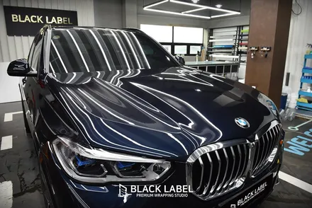 2022 BMW X5 40i 카본블랙 : KF-21 최상급 PPF 본넷 & 도어스텝 시공. 윈도우몰딩과 루프랙 크롬죽이기 랩핑 시공했어요. 하남PPF, 하남랩핑 시공전문 블랙라벨 / 하남 초일동