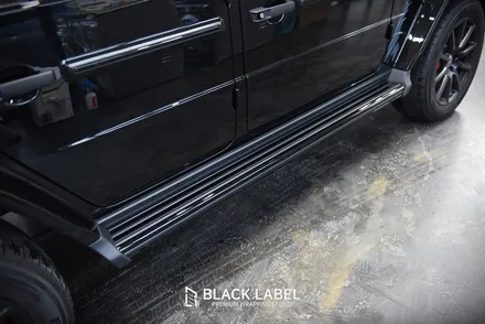 벤츠 G63 AMG(G바겐)  블랙 엠블럼, 헤드라이트와 앞휀더 턴시그널 교체 및 스페어 커버 크롬죽이기, 사이드스텝 크롬죽이기 / 하남랩핑, 하남PPF 시공전문점 블랙라벨 / 하남 초일동