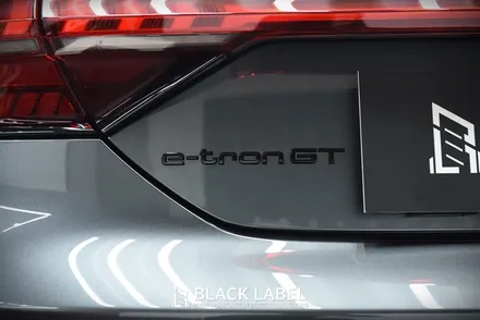 아우디 이트론 GT (e-tron GT) 그릴 도색 및 PPF 시공과 블랙 엠블럼 교체, 룸미러형 블랙박스 장착 / 하남 PPF 시공은 블랙라벨에서 / 하남 초일동