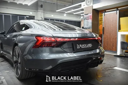 아우디 이트론 GT (e-tron GT) 그릴 도색 및 PPF 시공과 블랙 엠블럼 교체, 룸미러형 블랙박스 장착 / 하남 PPF 시공은 블랙라벨에서 / 하남 초일동