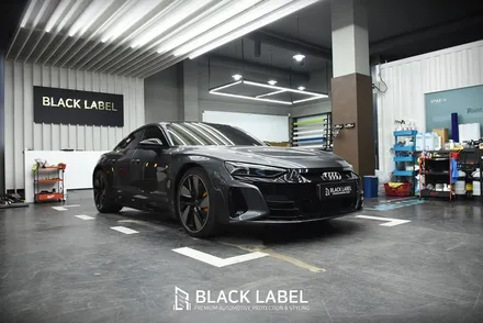 아우디 이트론 GT (e-tron GT) 그릴 도색 및 PPF 시공과 블랙 엠블럼 교체, 룸미러형 블랙박스 장착 / 하남 PPF 시공은 블랙라벨에서 / 하남 초일동
