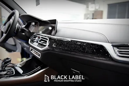 BMW X5 필요한 부위에만 쏙쏙~ PPF 시공으로 편안한 관리를 해보세요. 본넷, 실내, 전면 하이그로시, 생활보호패키지, 도어스텝 PPF 시공. 하남PPF 블랙라벨. / 하남 초일동