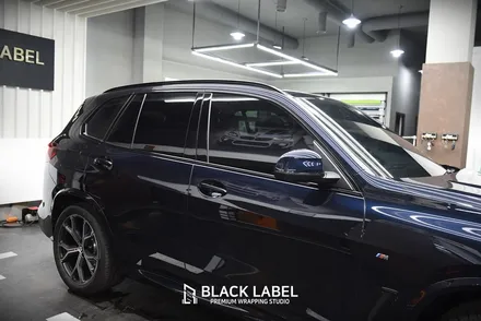 2022 BMW X5 40i 카본블랙 : KF-21 최상급 PPF 본넷 & 도어스텝 시공. 윈도우몰딩과 루프랙 크롬죽이기 랩핑 시공했어요. 하남PPF, 하남랩핑 시공전문 블랙라벨 / 하남 초일동
