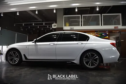 2016 BMW G11 740d 에이버리 유광 화이트 전체랩핑, 사이드스컷 M퍼포먼스 데칼 시공했어요. / 하남랩핑, 하남PPF 시공전문 블랙라벨 / 하남 초일동