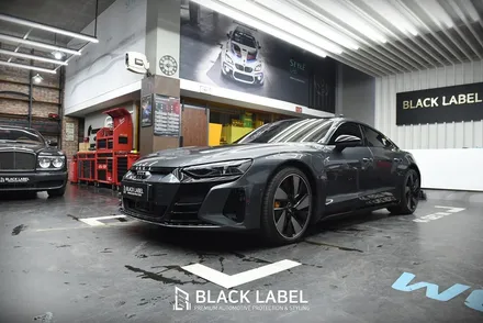 아우디 이트론 GT (e-tron GT) 그릴 도색 및 PPF 시공과 블랙 엠블럼 교체, 룸미러형 블랙박스 장착 / 하남 PPF 시공은 블랙라벨에서 / 하남 초일동