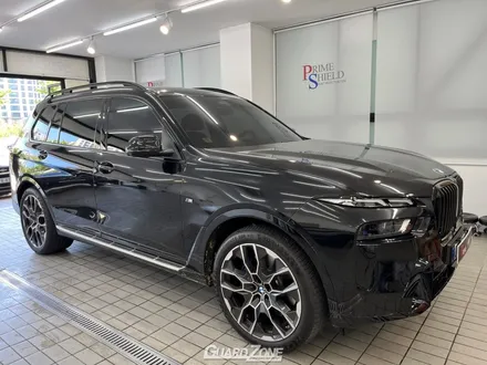 BMW X7 실내랩핑, 하이그로시 파츠들을 카본 패턴으로 연출. 위례 자동차 랩핑 전문 가드존