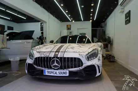 벤츠 AMG GT 안드로이드오토 설치와 터빈형 송풍구 엠비언트 풋등시공 완료