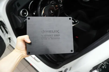 벤츠 C63 amg 카오디오 튜닝 터치 무선으로 안드로이드오토 애플카플레이 사용에 스피커 DSP amp 설치 합리적인 사운드 업그레이드 방법 안내