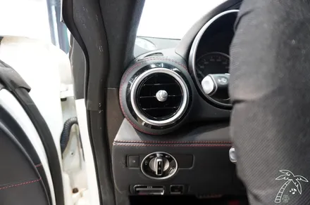 벤츠 AMG GT 안드로이드오토 설치와 터빈형 송풍구 엠비언트 풋등시공 완료