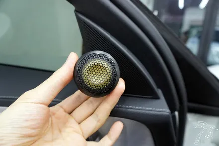 벤츠 C63 amg 카오디오 튜닝 터치 무선으로 안드로이드오토 애플카플레이 사용에 스피커 DSP amp 설치 합리적인 사운드 업그레이드 방법 안내