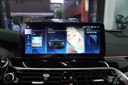 BMW G30 카오디오 튜닝 안드로이드 올인원 설치로 유튜브 넷플릭스 보기! 순정 모니터와 차이점을 알아보고 크리스탈 기어봉 드레스업 튜닝까지 가능합니다