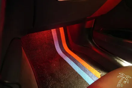 BMW 3시리즈 15in 안드로이드 올인원과 앰비언트 스피커 튜닝으로 나만의 자동차 가질 수 있습니다