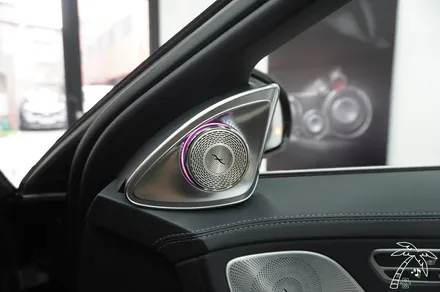 벤츠 AMG GT 안드로이드오토 설치와 터빈형 송풍구 엠비언트 풋등시공 완료