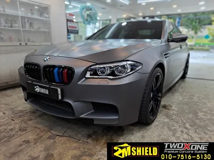 전체 랩핑한 BMW M5 손상된 범퍼 하단 부분 랩핑 / 부산 사상구