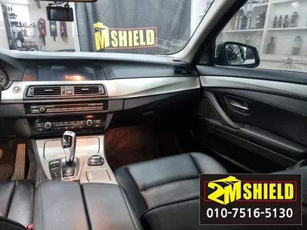 BMW 5시리즈 F바디 실내랩핑 브러쉬드 티타늄 / 부산 사상구