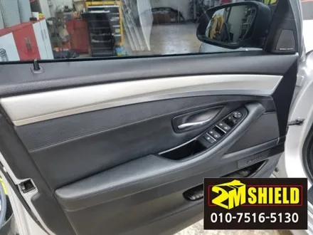 BMW 5시리즈 F바디 실내랩핑 브러쉬드 티타늄 / 부산 사상구