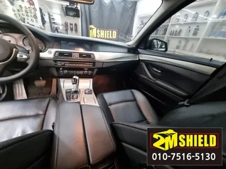BMW 5시리즈 F바디 실내랩핑 브러쉬드 티타늄 / 부산 사상구