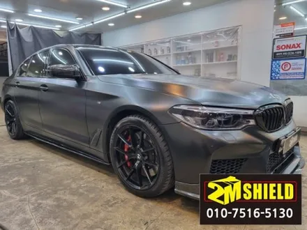 BMW 5시리즈 전체 랩핑 작업 사틴블랙 자동차 랩핑 / 부산 사상구