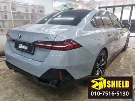 bmw 신형 5시리즈 g60 옆유리 반사 비침 현상 제거 실내 랩핑 / 부산 사상구
