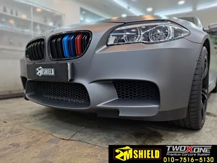 전체 랩핑한 BMW M5 손상된 범퍼 하단 부분 랩핑 / 부산 사상구