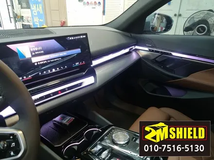 bmw 신형 5시리즈 g60 옆유리 반사 비침 현상 제거 실내 랩핑 / 부산 사상구