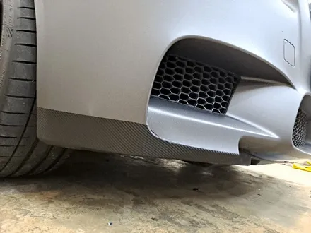 전체 랩핑한 BMW M5 손상된 범퍼 하단 부분 랩핑 / 부산 사상구