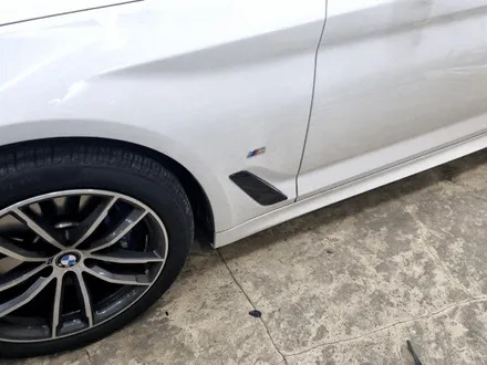 BMW 5시리즈 G30 윈도우 몰딩 휀더 가니쉬 크롬죽이기 랩핑 / 부산 사상구