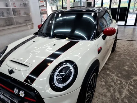 BMW 미니 쿠퍼 JCW 루프스킨으로 두껑 색깔바꾸기 랩핑 / 부산 사상구