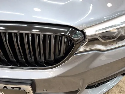bmw 5시리즈 530i 윈도우몰딩 그릴 휀더가니쉬 크롬죽이기 랩핑 / 부산 사상구