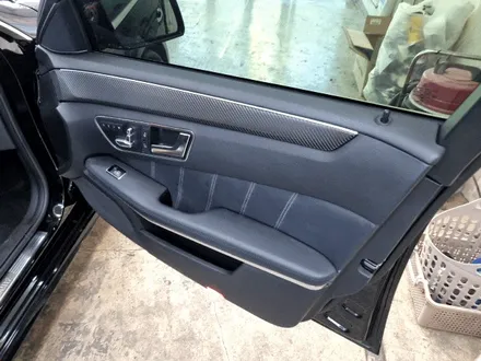 E-CLASS 후기형 실내 랩핑 벤츠 w212 우드트림을 카본으로 / 부산 사상구