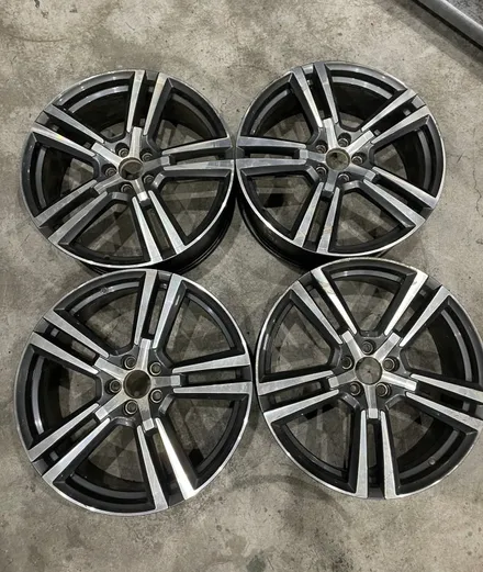 대구휠복원 볼보 XC60 20인치 컷팅휠 분체 매트 블랙으로 도색, 전처리부터 결과까지 복원 과정 공개! / 대구 달서구