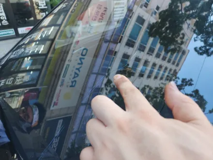 안양 군포 Bmw x6 전면유리 파손 교체후 썬팅 시공했어요!