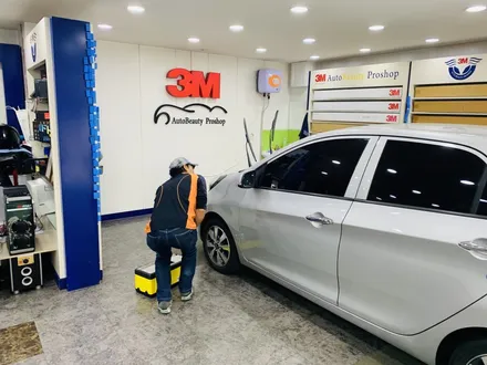 올 뉴 모닝 돌 빵으로 인한 유리 파손으로 전면 유리 교체와 전면 썬팅 3M CM30% 시공 [3M썬팅 중랑구 상봉점] / 서울 중랑구 상봉동