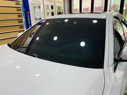 BMW 뉴5시리즈 G30 530i 전면 3M크리스탈라인 CR40% 틴팅 시공과 유리발수코팅 유리막 코팅 시공 [3M썬팅 중랑구 상봉점] / 서울 중랑구 상봉동