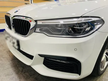 BMW 뉴5시리즈 G30 530i 전면 3M크리스탈라인 CR40% 틴팅 시공과 유리발수코팅 유리막 코팅 시공 [3M썬팅 중랑구 상봉점] / 서울 중랑구 상봉동