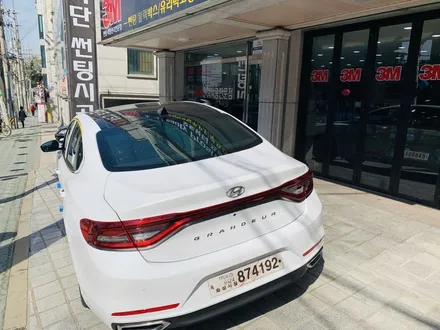 그랜저IG 전면 CR40% 측, 후면 파노라마 썬루프 CM15% 유리막 코팅 발수코팅 블랙박스 아이나비 QXD3000 풀 시공 [3M썬팅 중랑구 상봉점] / 서울 중랑구 상봉동