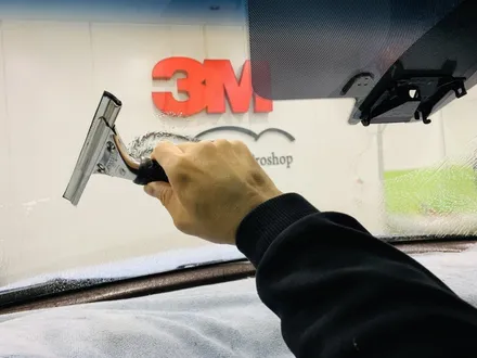 기아자동차 K5 하이브리드 중랑구 3M썬팅에서 CP5% CM30% 틴팅 시공과 블랙박스 아이나비 Z500 설치 / 서울 중랑구 상봉동