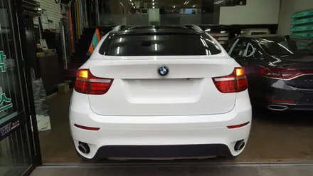 안양 위너카[BMW X6] 전체랩핑 에이버리 화이트 루프스킨 블랙유광 블랙&화이트 카스킨 / 안성시 금석동