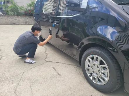 안드로메다 디자인!!! 스타리아 신차검수 아...이래서 꼼꼼하게 봐야됩니다! 도장불량 및 휠 까짐 발견. (카스페이스 도봉점) / 도봉구 도봉동